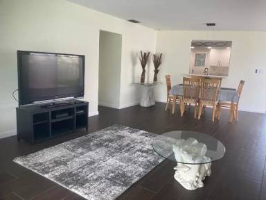 Main picture of 4180 Bowling Green Cir