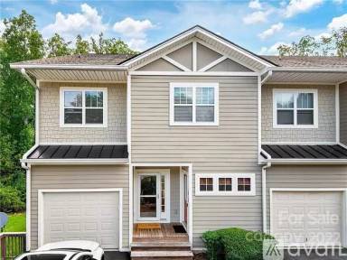 Main picture of 64 Foxden Dr