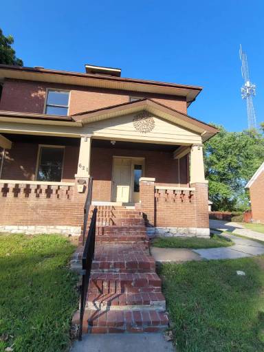 Main picture of 621 W Lincoln St