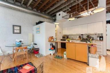 Main picture of 3827 N Ravenswood Ave