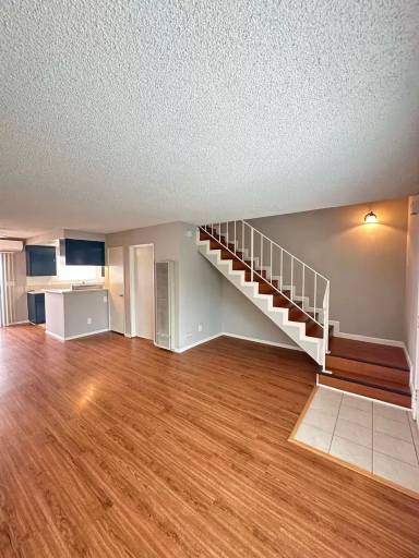 Main picture of 10705 Walnut St