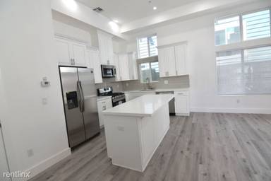 Main picture of 7129-31 S La Cienega Blvd