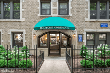 Main picture of 1347 N Dearborn St