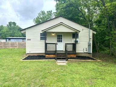 Main picture of 300 Bundrum Dr NW