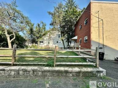 Main picture of 424 Paxson Ave