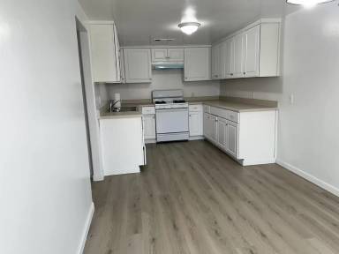 Main picture of 201 E 1st St