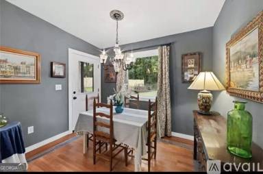 Main picture of 724 Commodore Dr NW
