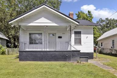 Main picture of 2221 Gurnee Ave