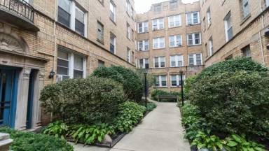 Main picture of 840 W Ainslie St