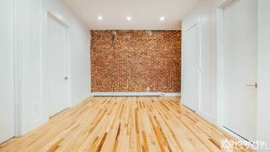 Main picture of 1045 Morris Ave