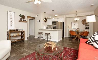 Main picture of 7325 Goldenpointe Blvd