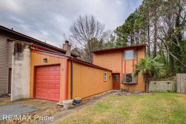 Main picture of 4 Farington Cir
