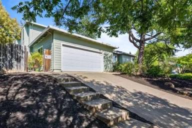 Main picture of 832 Montrose Ct