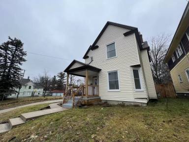 Main picture of 940 Eastern Ave SE