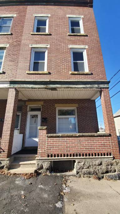 Main picture of 120 S Pine St