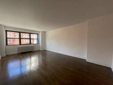 Main picture of 400 E 89th St Apartments