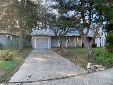 Main picture of 3025 NE Juniper Ave