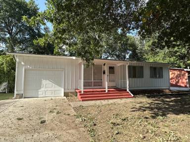 Main picture of 8704 E 92nd St