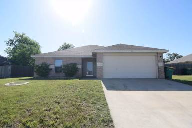 Main picture of 709 Carla Cir