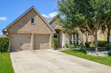 Main picture of 27011 Cliff Pointe Ln