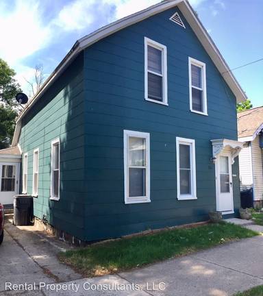 Main picture of 722 Logan St SE