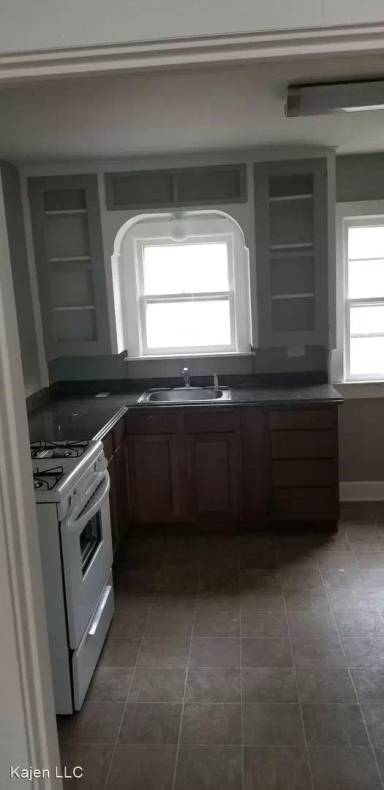 Main picture of 303 Murphy Ave