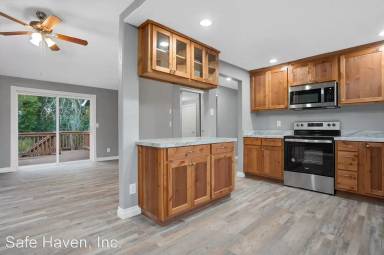 Main picture of 4085 32nd Pl NE