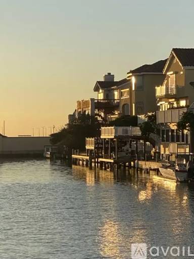 Main picture of 745 Kings Point Hbr