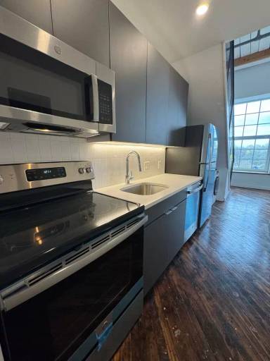 Main picture of 500 E Broadway Ave
