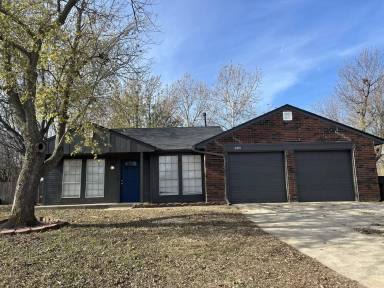 Main picture of 605 Silver Medal Dr