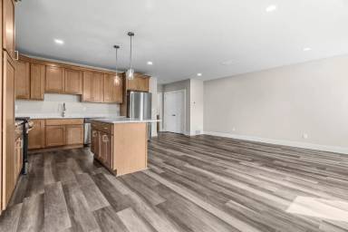 Main picture of 172 E Gardner St