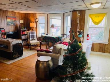 Main picture of 122 Buttonwood St