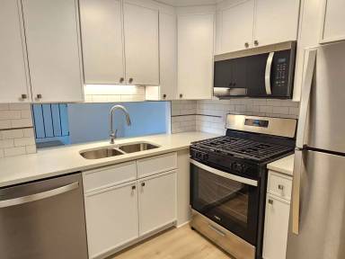 Main picture of 1049 S Main St