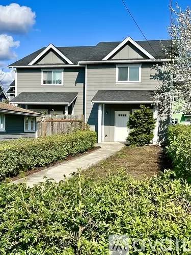 Main picture of 2404 Verona St