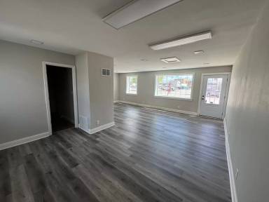 Main picture of 104 1st St NE