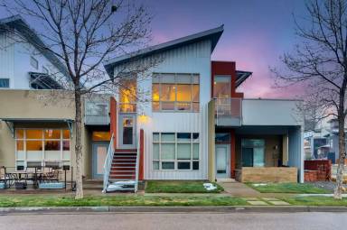 Main picture of 802 Blondel St
