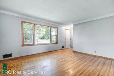 Main picture of 104 Hyacinth Ave W