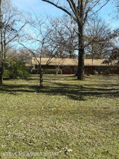 Main picture of 1811 Palmetto Rd