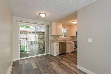 Main picture of 5011 SW Beaverton Hillsdale Hwy