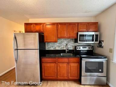 Main picture of 161 W Spring St