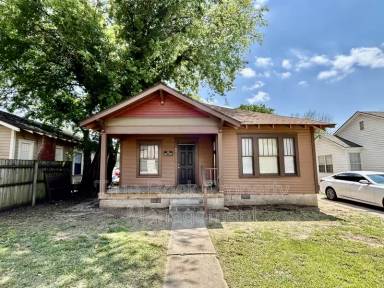 Main picture of 815 E Main St