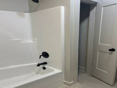 Main picture of 518 W 7th St