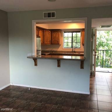 Main picture of 1519 Lake St
