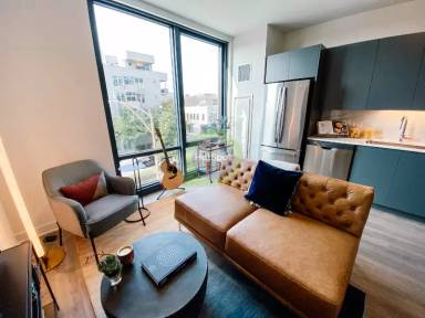 Main picture of 742 N May St