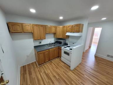 Main picture of 820 W Lombard St