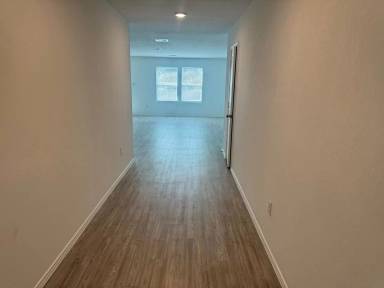 Main picture of 10310 Devon Wheel St