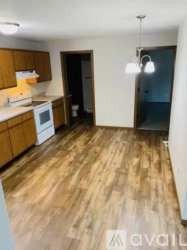 Main picture of 1005 S Lake St