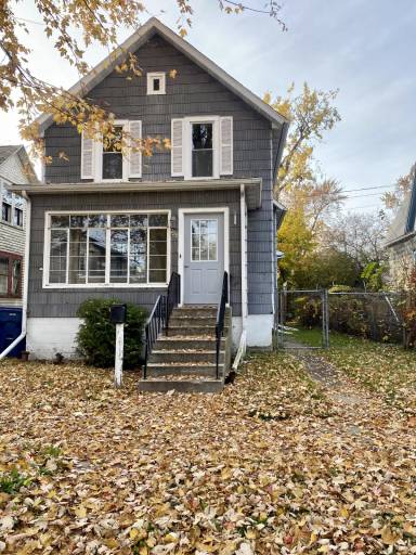 Main picture of 223 N Van Buren St