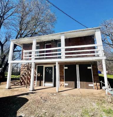 Main picture of 115 N 3rd St