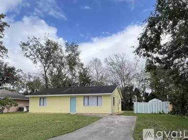 Main picture of 2811 Umbrella Tree Dr